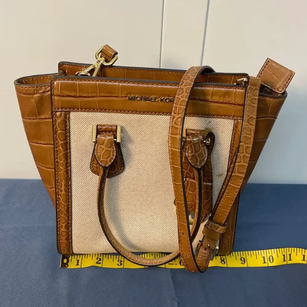 Michael Kors Colette Medium Messenger Sachet Bag Pre-owned‎ with Dust Bag - Picture 4 of 14